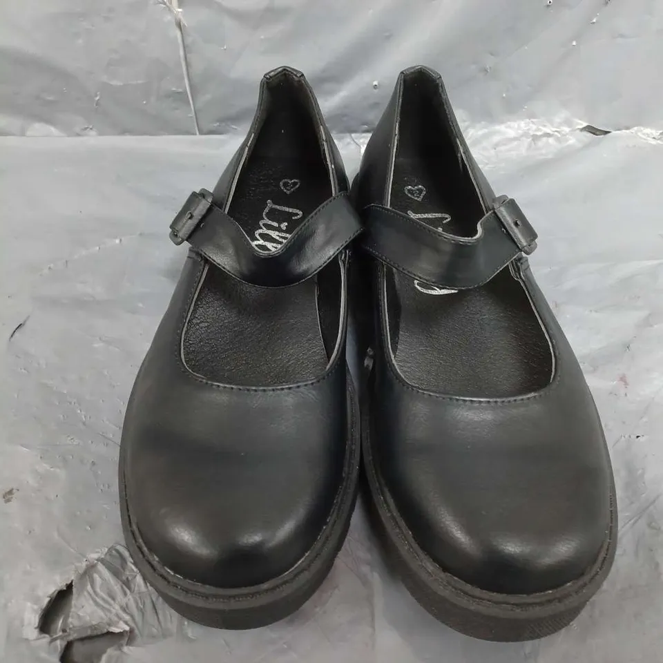 APPROXIMATELY 12 PAIRS OF LILLEYS BLACK BUCKLE OPEN TOP SHOES - SIZE 12