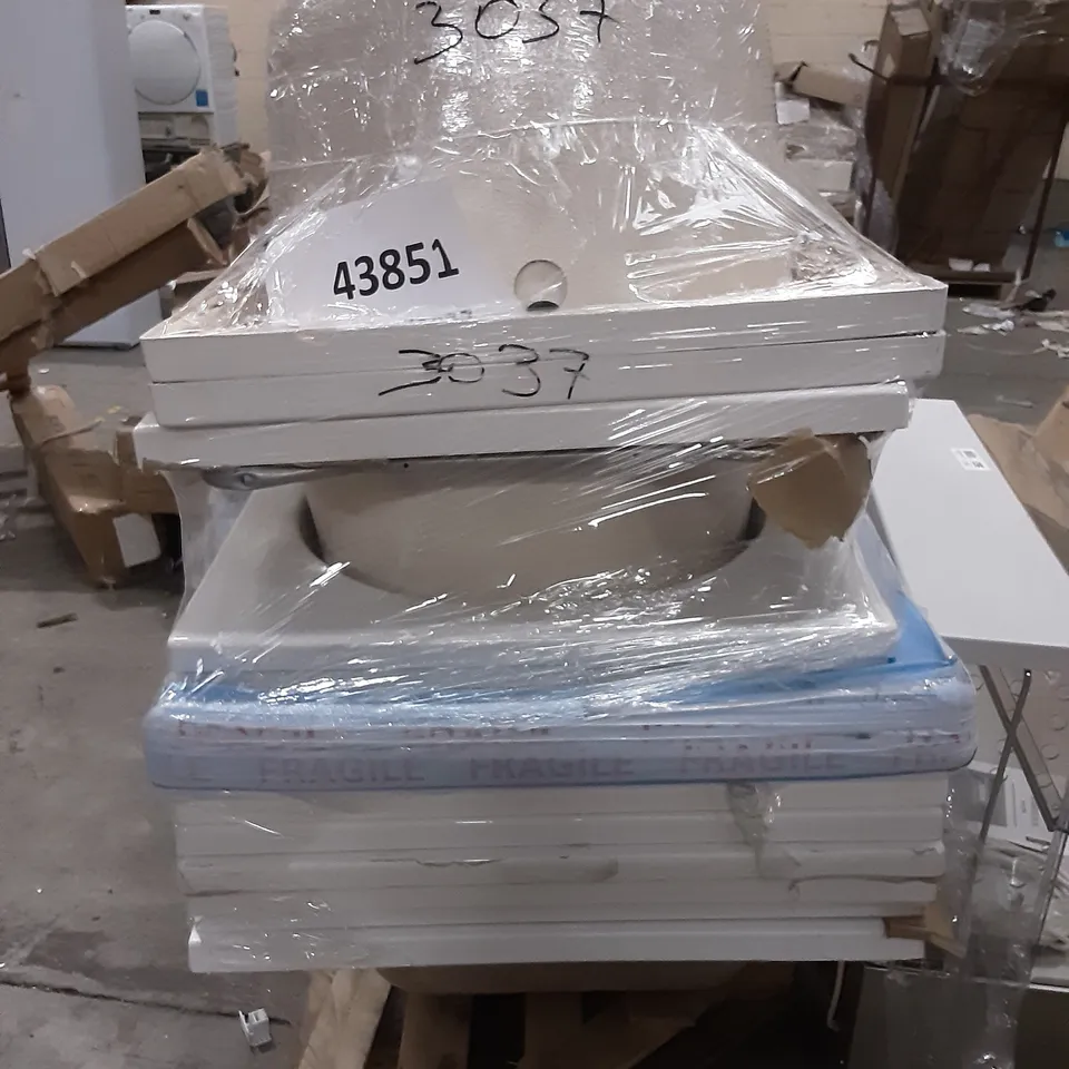 PALLET OF APPROXIMATELY 12 MIXED BATHSTORE 1800MM BATHS 