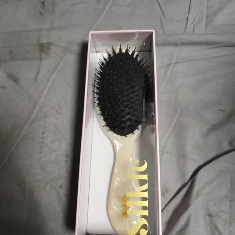 SILKIE ULTIMATE SMOOTHING BRUSH 