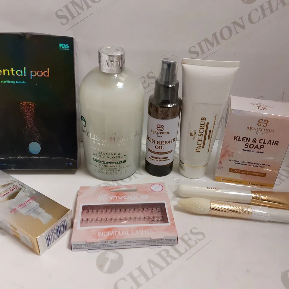 BOX OF APPROX 15 ITEMS TO INCLUDE DENTAL PODS, NIVEA CELLULAR EYE TREATMENT, BAYLIS&HARDING HAND WASH