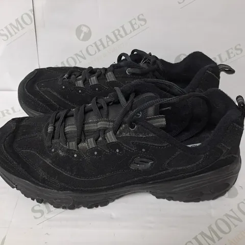 BOXED SKETCHERS D LITES LACE TRAINER IN BLACK SIZE 7