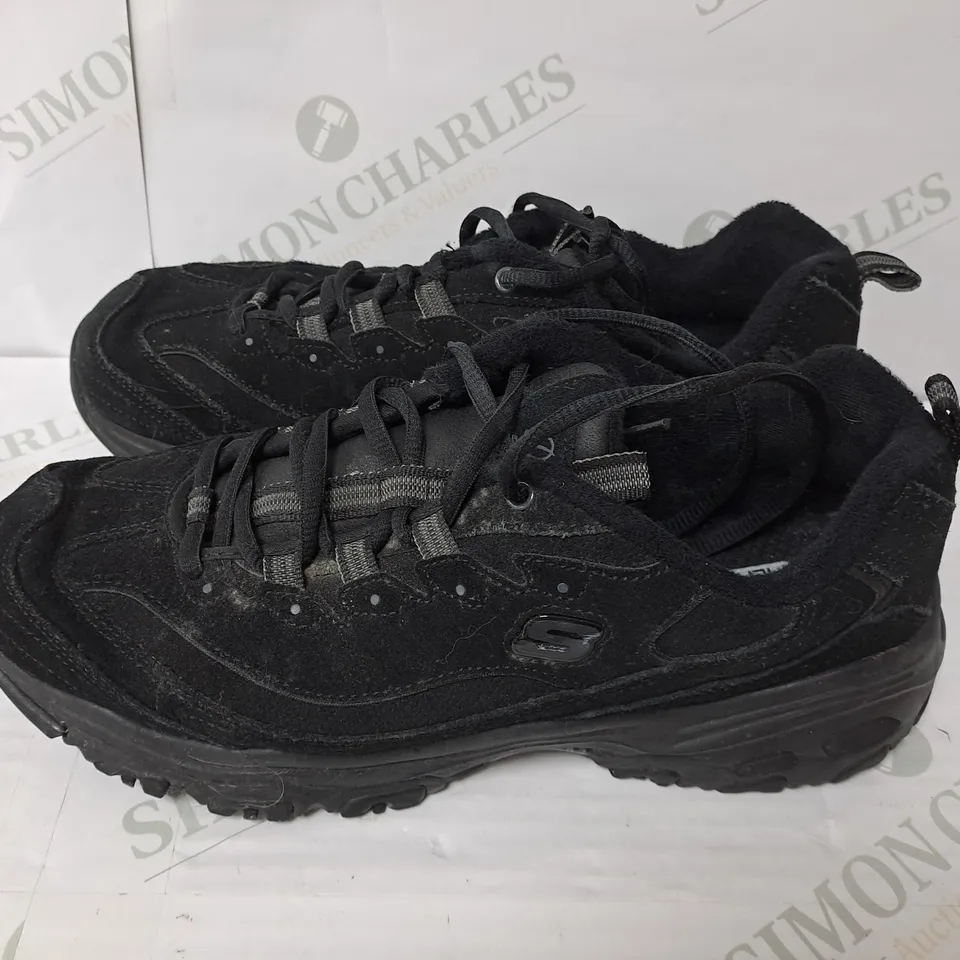 BOXED SKETCHERS D LITES LACE TRAINER IN BLACK SIZE 7