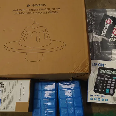 PALLET OF ASSORTED ITEMS TO INCLUDE NAVARIS MARBLE CAKE STAND, ELECTRONIC CALCULATORS AND WATERPROOF BLANKETS