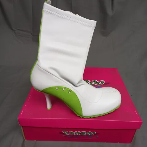 BOXED BAMBOO LEATHER BALLER HIGH HEEL SHOES IN GREEN AND WHITE SIZE 7.5