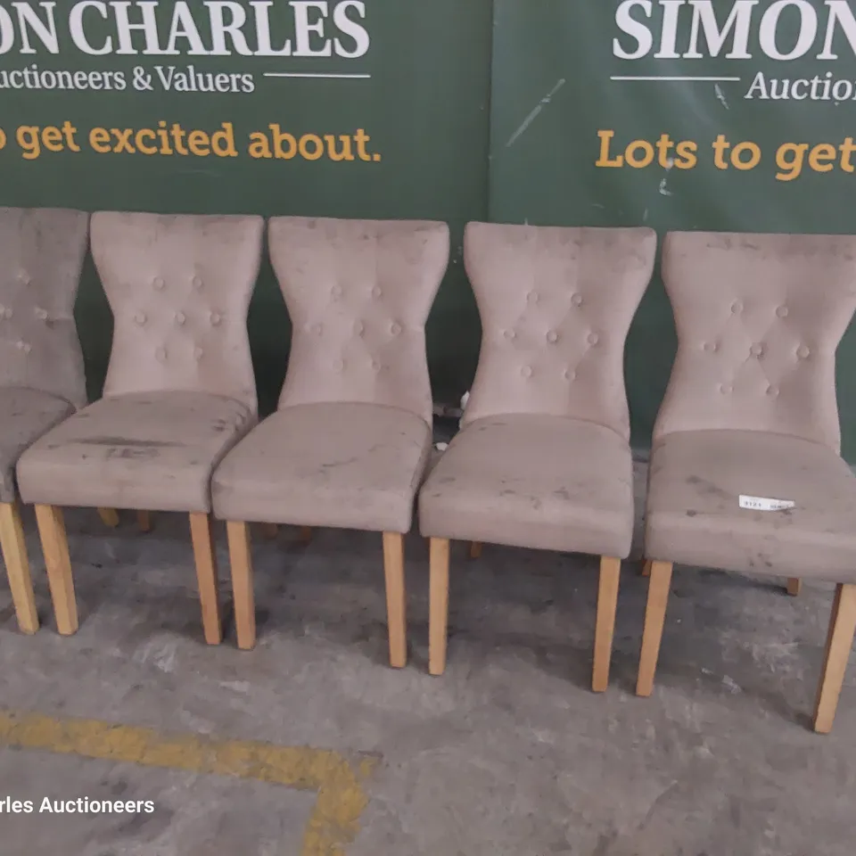 SET OF FOUR & 1 SIMILAR BUTTONED BACK UPHOLSTERED DINING CHAIRS NATURAL FABRIC ON NATURAL WOOD LEGS 