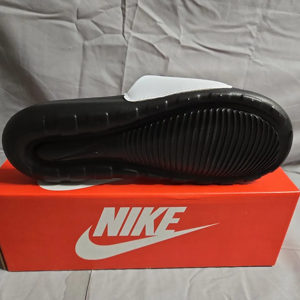 BOXED NIKE VICTORI ONE SLIDERS - UK SIZE 7