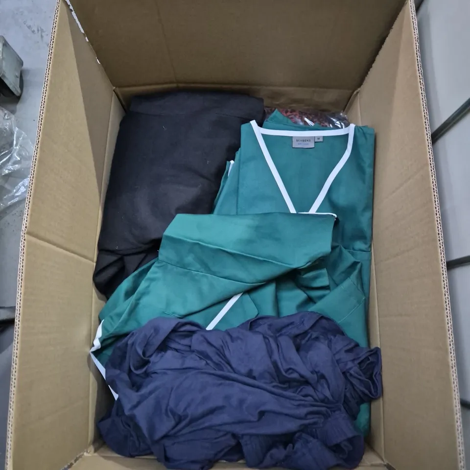 BOX OF APPROXIMATLEY 25 SORTED CLOTHING ITEMS INCLUDING HIGHLAND COW JUMPER, DECATHLON COAT AND PARIS TRACKSUIT
