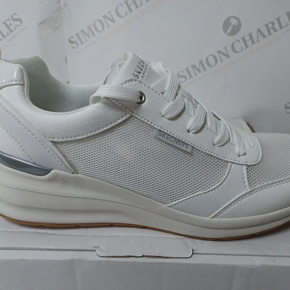SKETCHERS BILLON TRAINERS IN WHITE - SIZE 8