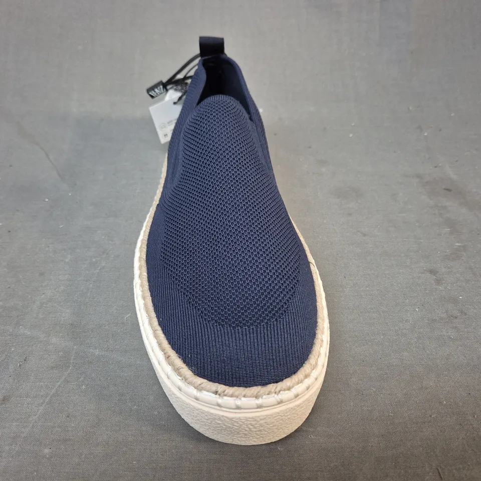 PAIR OF ZARA SLIP-ON SHOES IN NAVY EU SIZE 41