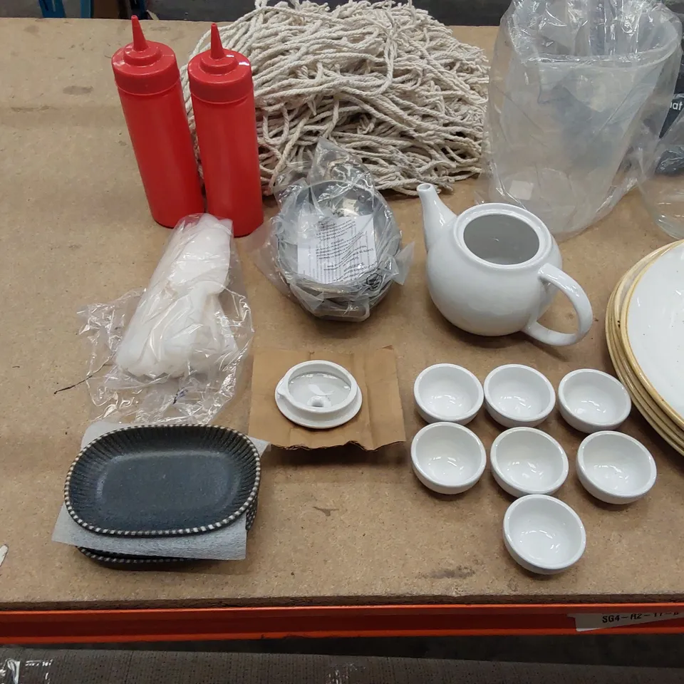 BOX OF ASSORTED DINNERWARE AND CATERING SUPPLIES INCLUDING; CHURCHILL STONECAST PLATES, STEELITE PLATES, LUMINARC JUGS, BAKING TRAYS, GENWARE SERVING DISHES ECT. (1 BOX)