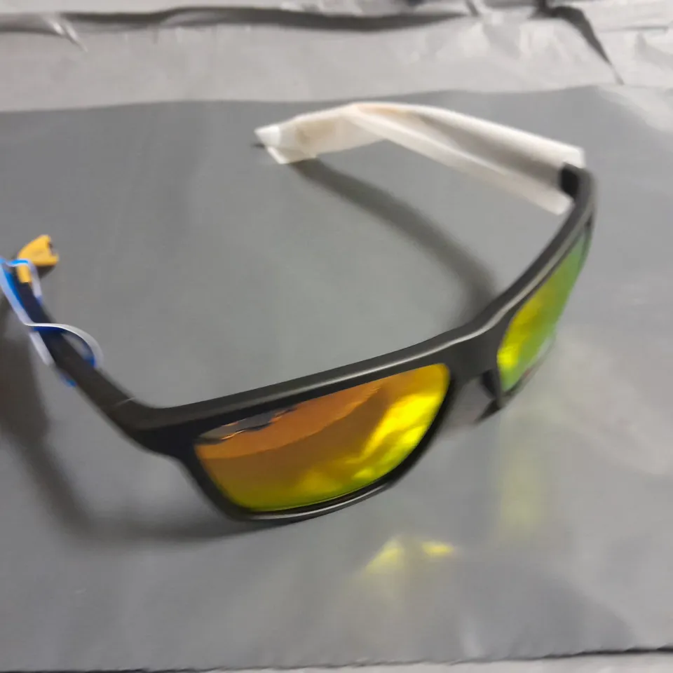 POLAROID SPORTS STYLE GLASSES IN CASE