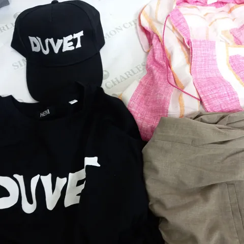 BOX OF APPROXIMATELY 25 ASSORTED CLOTHING ITEMS TO INCUDE -CAP , T-SHIRT , TROUSERS ETC