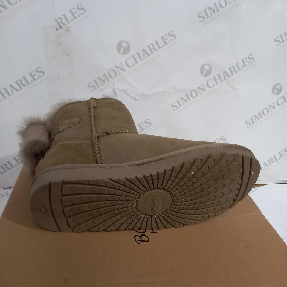 BOXED BONOVA HANDMADE SHEEP SKIN LOW BOOTS - SIZE 4