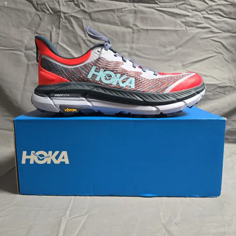 BOXED PAIR OF HOKA MAFATE SPEED 4 TRAINERS IN GREY/RED SIZE UK 9