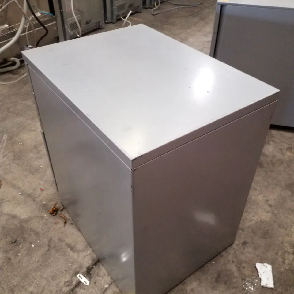 3 TIER METAL CABINET WITH WHEELS (GREY)