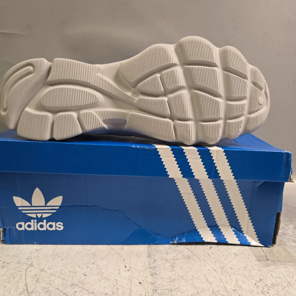 BOXED PAIR OF ADIDAS ADIFOM SUPERNOVA SHOES IN GREY SIZE UK 10