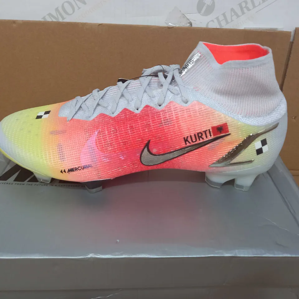 BOXED PAIR OF DESIGNER FOOTBALL SHOES IN THE STYLE OF NIKE SIZE UNSPECIFIED