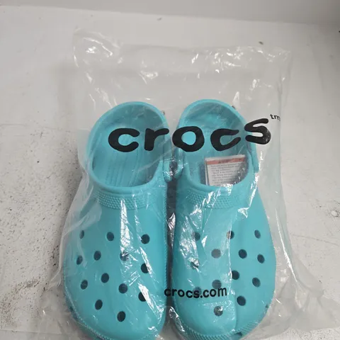 PAIR OF CROCS TURQUOISE CLOGS β SIZE M8/W9