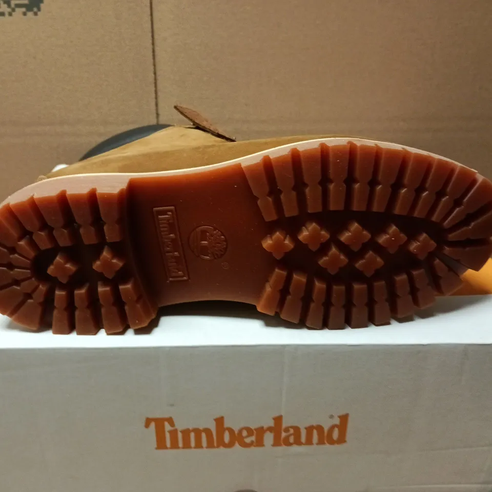 BOXED PAIR OF TIMBERLAND PREMIUM 6IN WATERPPROOF BOOTS IN RUST NUTBUCK - 9W