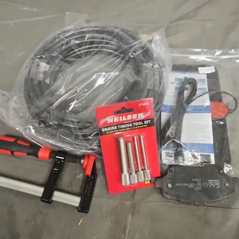 APPROXIMATELY 8 ASSORTED VEHICLE PARTS & ACCESSORIES TO INCLUDE ENGINE TIMING TOOL SET, BRAKE PAD, HIGH PRESSURE HOSE PIPE, ETC