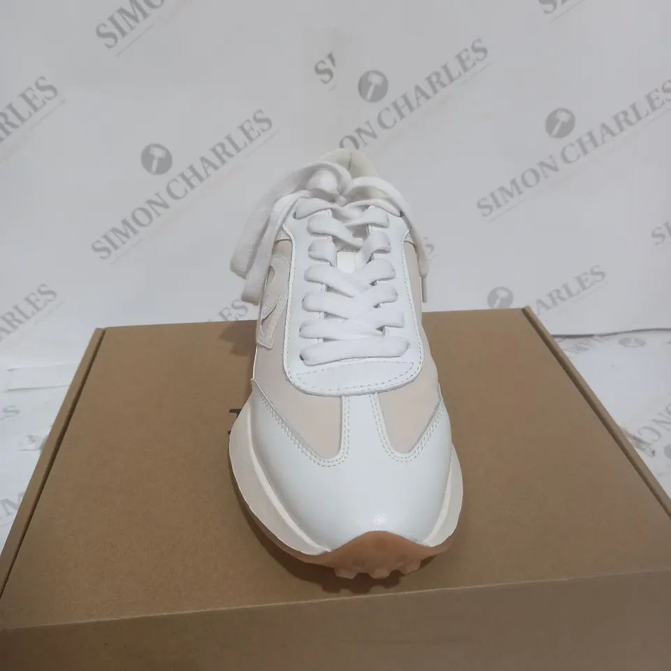 BOXED PAIR OF DUNE LONDON EMBOSSE SHOES SIZE 7