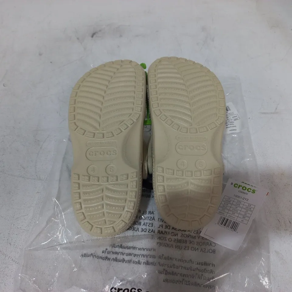 CROCS CLASSICS SHOES IN BEIGE - UK M3/W4