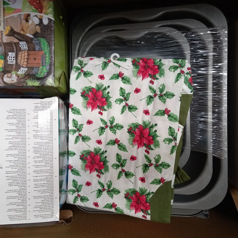 BOX OF APPROXIMATELY 15 ASSORTED HOUSEHOLD ITEMS TO INCLUDE CHRISTMAS SET OF 4 PLACEMATS AND 4 COASTERS, DURANE MUFFIN TRAY, ETC
