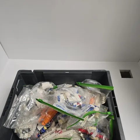 TOTE OF ASSORTED LEGO PIECES