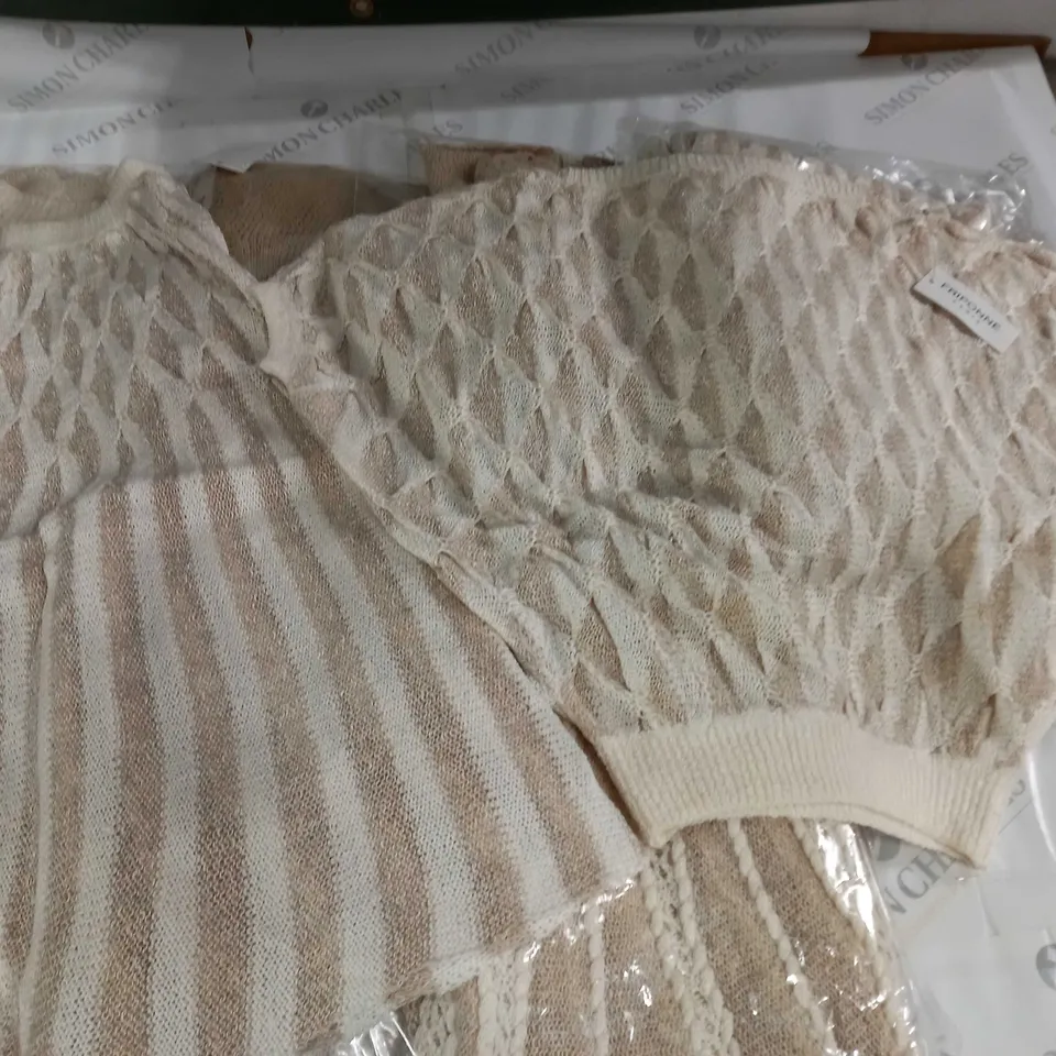 LOT OF 8 ASSORTED KNITWEAR CLOTHING ITEMS - VARIOUS SIZES