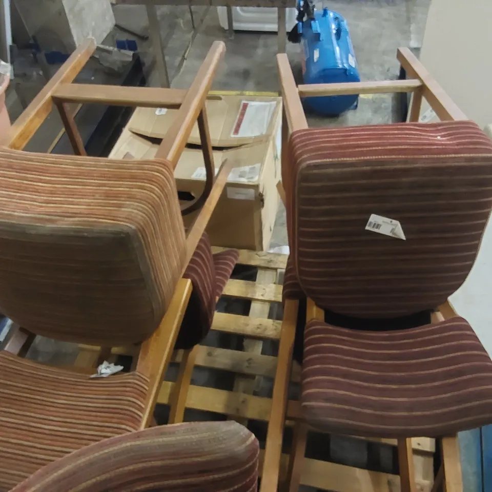 PALLET CONTAINING 5 BAR CHAIRS