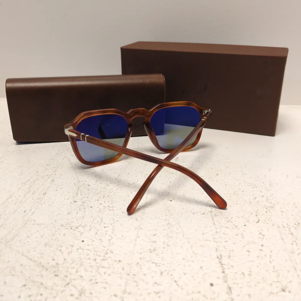 PERSOL SUNGLASSES - TORTOISESHELL FRAME WITH BLUE MIRRORED LENSES