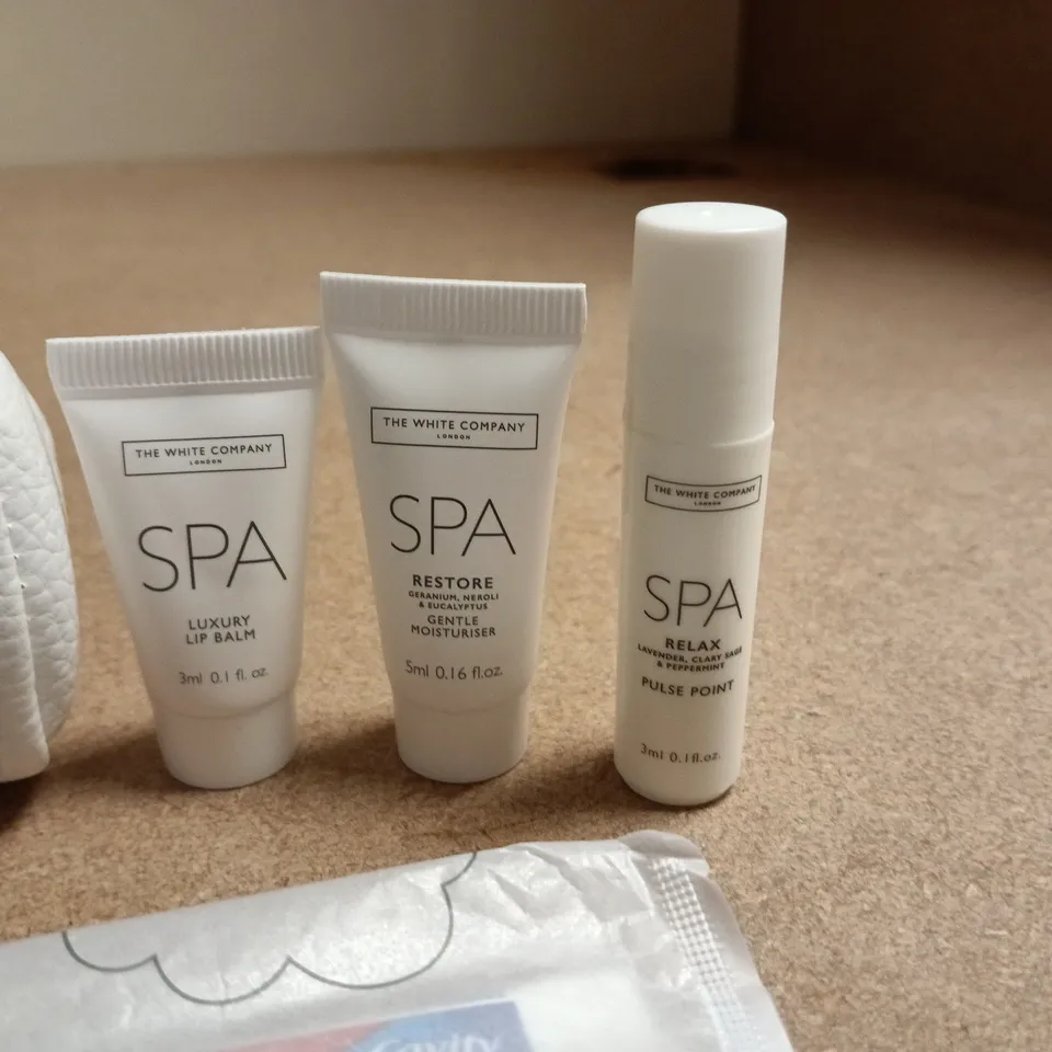 THE WHITE COMPANY SPA TRAVEL SET IN WHITE LEATHER CASE – EXCLUSIVE FOR BRITISH AIRWAYS