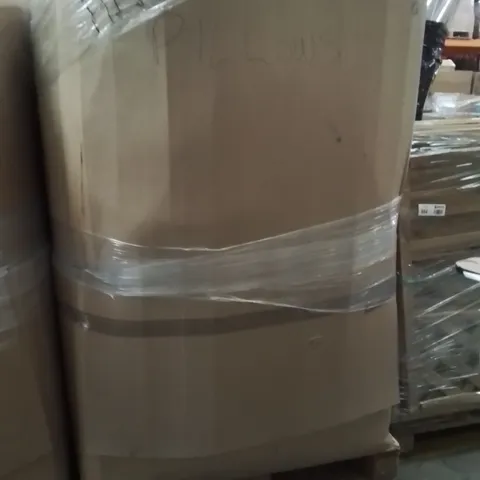 PALLET CONTAINING A LARGE QUANTITY OF PILLOWS 