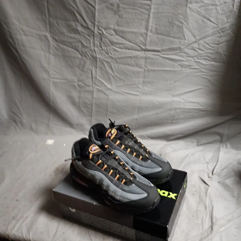 NIKE AIR MAX 95 OG – BLACK/ANTHRACITE, UK 7 (MEN)