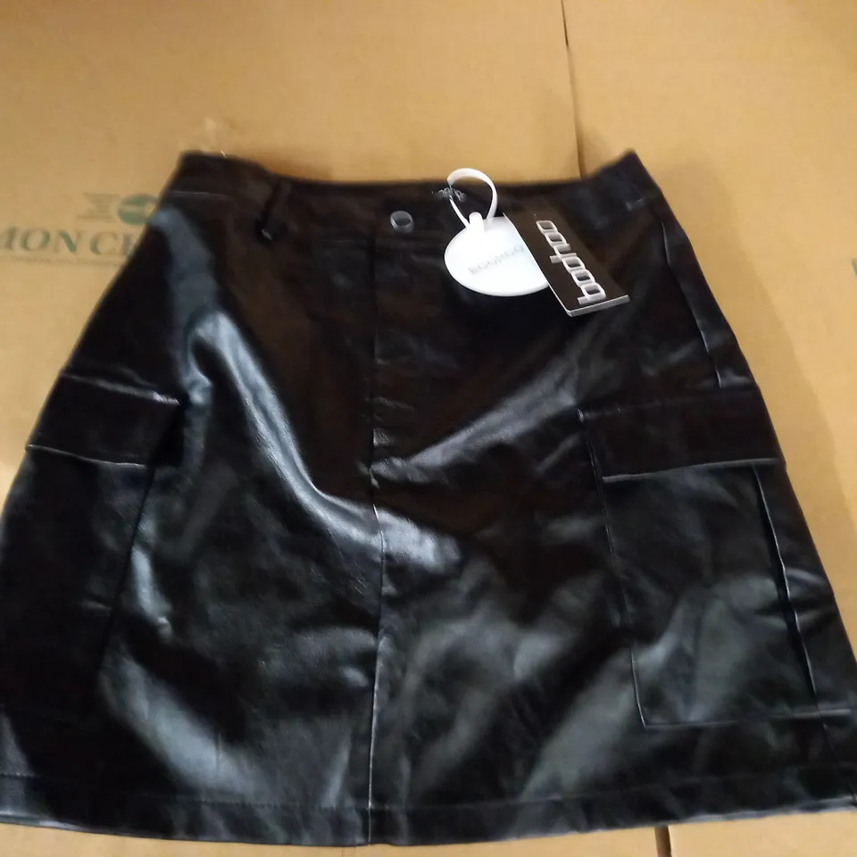 BOOHOO CARGO POCKET LEATHER LOOK MINI SKIRT - 6