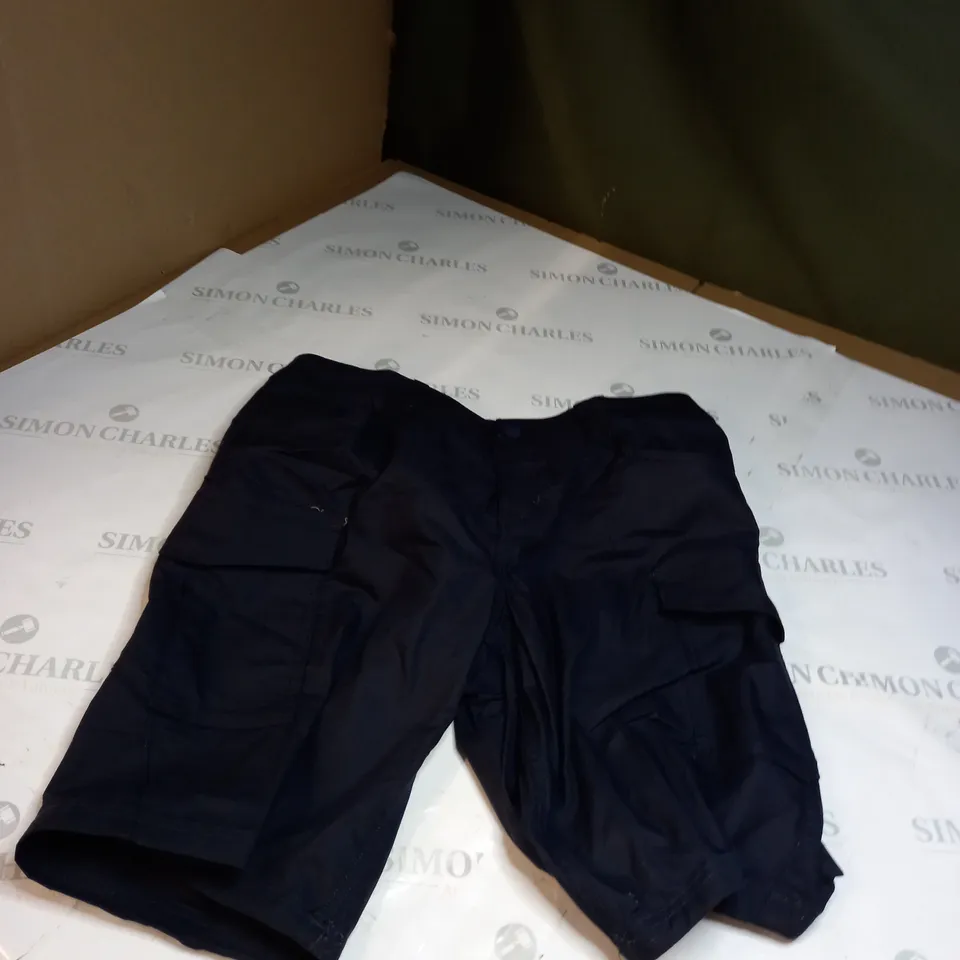 DARK BLUE CARGO SHORTS SIZE 40 