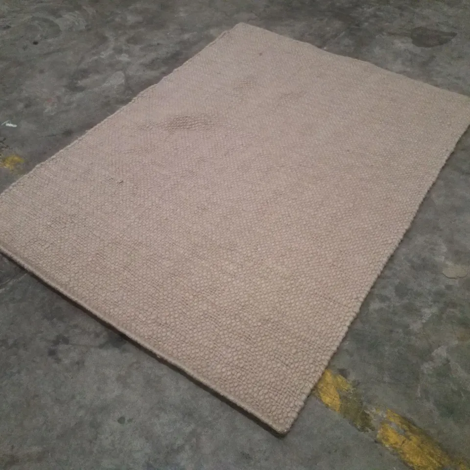 QUALITY DESIGNER AREA RUG APPROXIMATELY 120×170CM