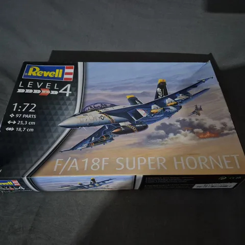 REVELL F/A 18F SUPER HORNET - SCALE 1:72