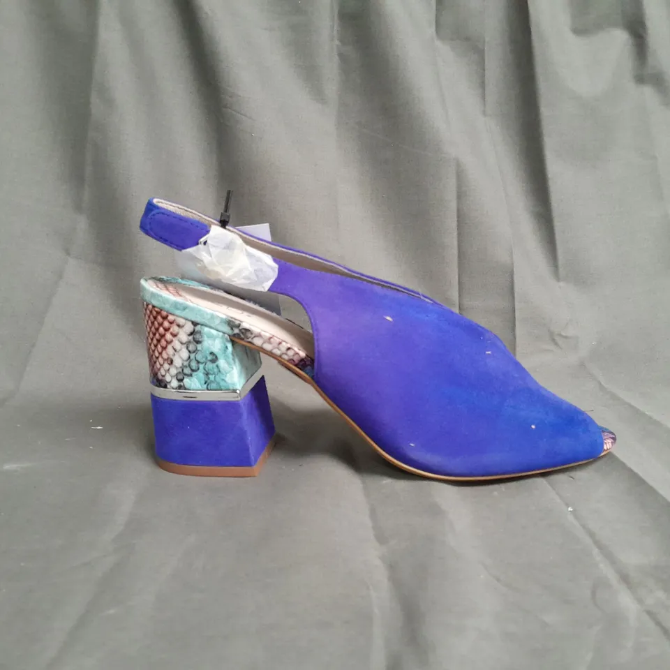 PAIR OF MODA IN PELLE BLOCK HEEL SANDALS SIZE 41