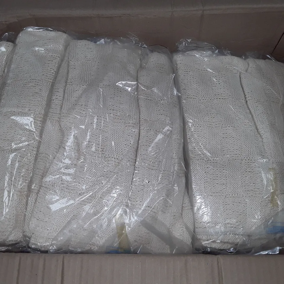 LOT OF APPROXIMATELY 15 V-NECK KNIT JUMPERS - SIZE UNSPECIFIED 