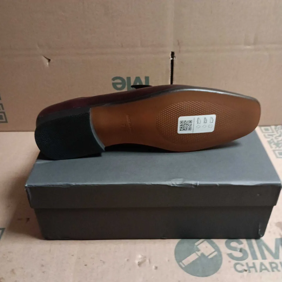 BOXED PAIR OF ARRANGE BROWN LEATHER SLIP-ON LOAFERS - 7