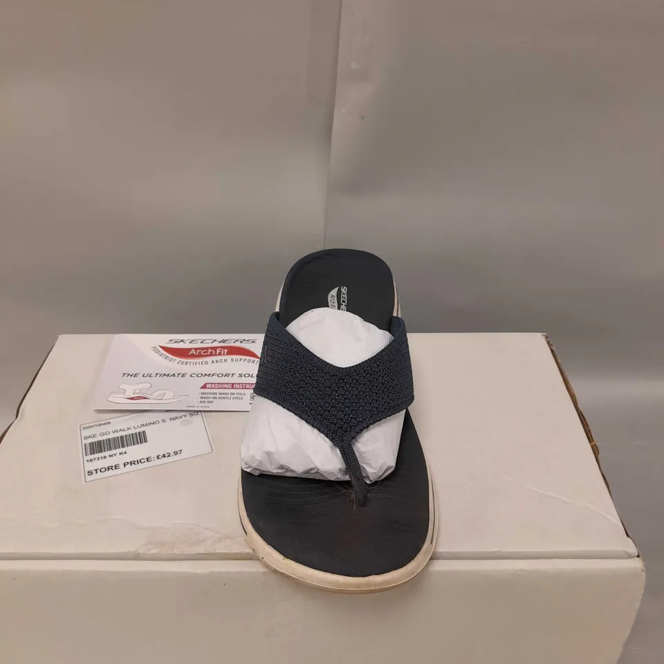 BOXED SKECHERS ARCH FIT SANDALS SIZE 4