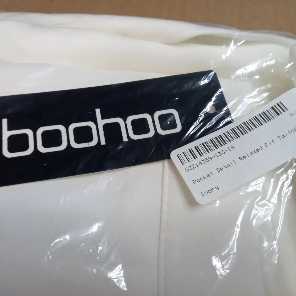 PACKAGED BOOHOO IVORY POCKET DETAIL RELAXED FIT TROUSERS - SIZE 10