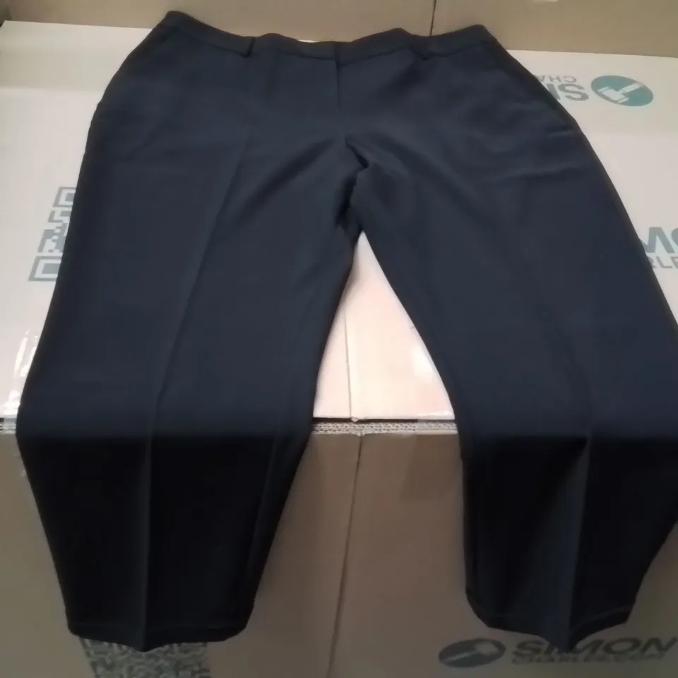 BOXED BRAND NEW APPROXIMATELY 20 CAPSULE TAPERED TROUSERS BLACK SIZE 20L