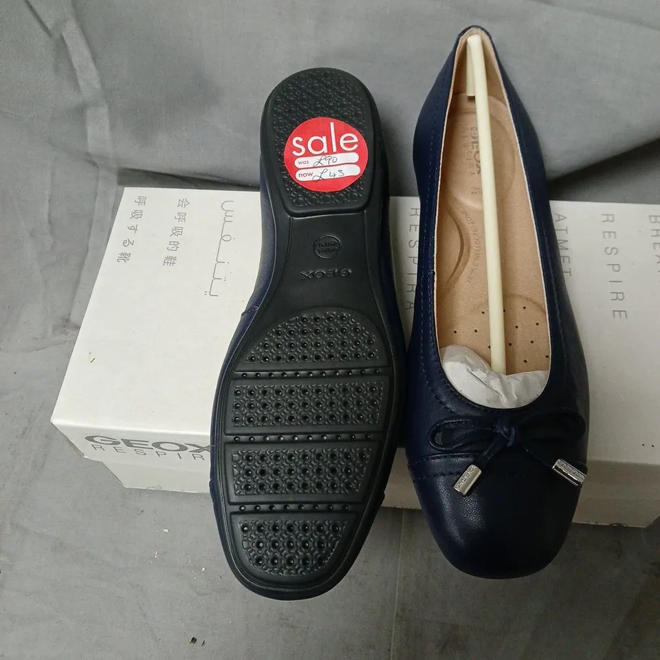 GEOX RESPIRA NAVY LEATHER BALLET FLATS – UK 3.5 (EU 36) WITH BOW
