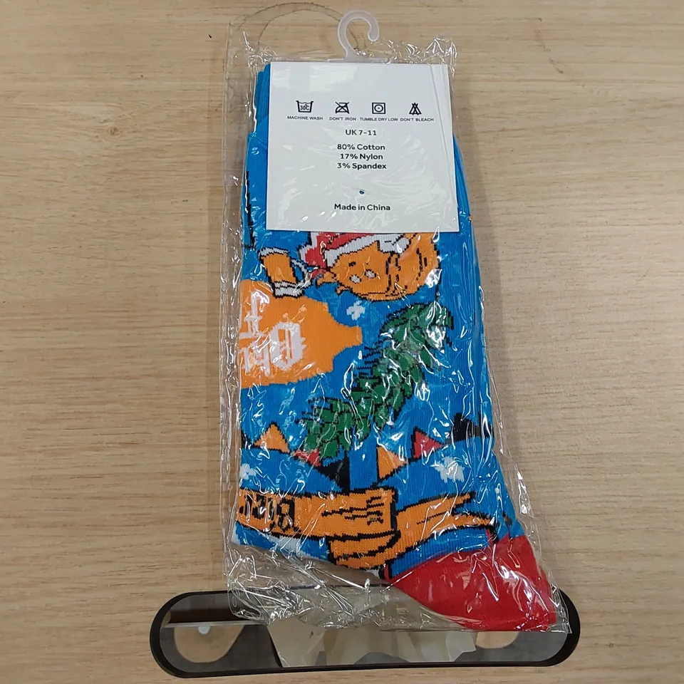 BOX OF APPROXIMATELY 320 BRAND NEW BIER CO OKTOBERFEST SOCKS (1 BOX)