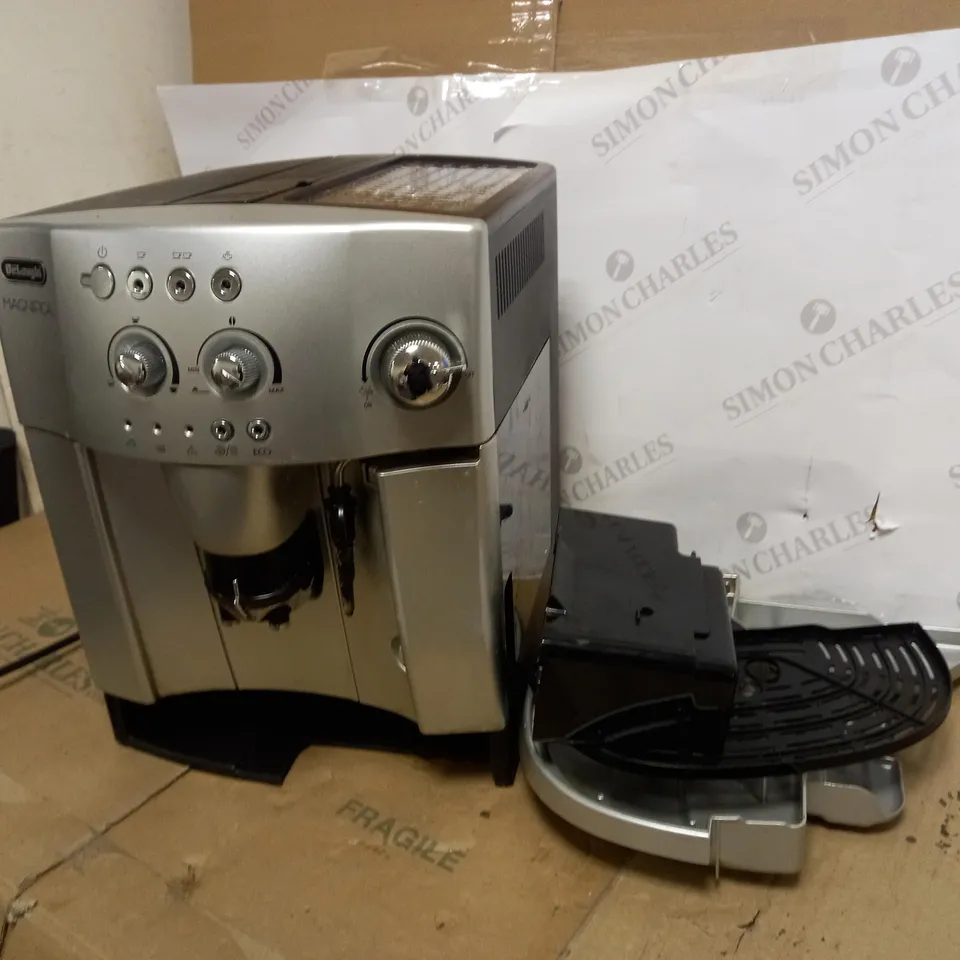 DELONGHI MAGNIFICA COFFEE MACHINE 