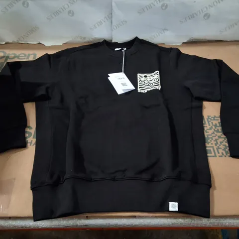 BOX CONTAINING APPROXIMATELY 7 BRASS MONKEY LADIES BLACK SWEATSHIRT – 'COLD DIPPER' GRAPHIC, SIZE UK M (M) – SWEATSHIRT
