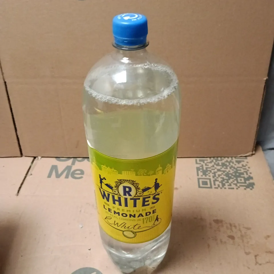 APPROXIMATELY 4 X 2L BOTTLES OF R WHITES LEMONADE 