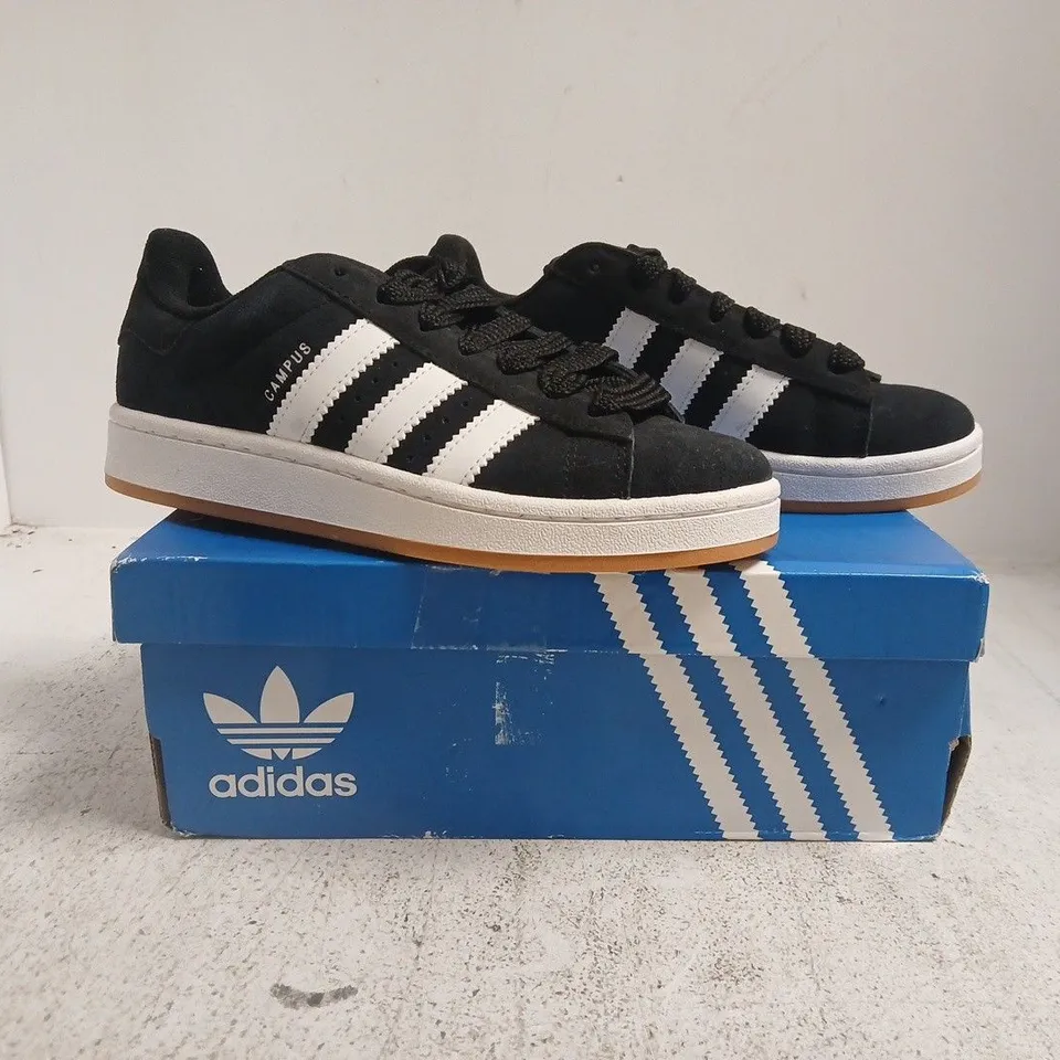 BOXED PAIR OF ADIDAS 00S TRAINERS IN BLACK/WHITE SIZE UK 5